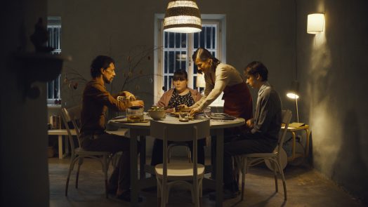 FAMILY DINNER 2 © Gabriel Krajanek