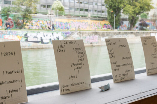 Postkarten an Fenster