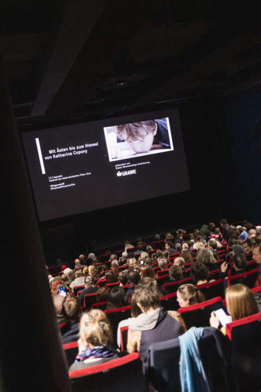 Mit Ästen bis zum Himmel © Clara Wildberger