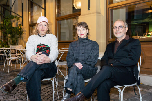 Georg Petermichl (Trailerregisseur D27) mit Claudia Slanar und Dominik Kamalzadeh (Festivalintendanz) © Paul Pibernig