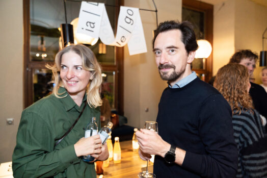 Kim Lange (nonstop Kinoabo) und Johann Lurf V’26-Eröffnungsfilmregisseur © Paul Pibernig